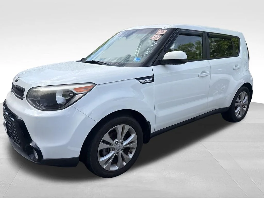Used 2016 White Kia Plus image 15