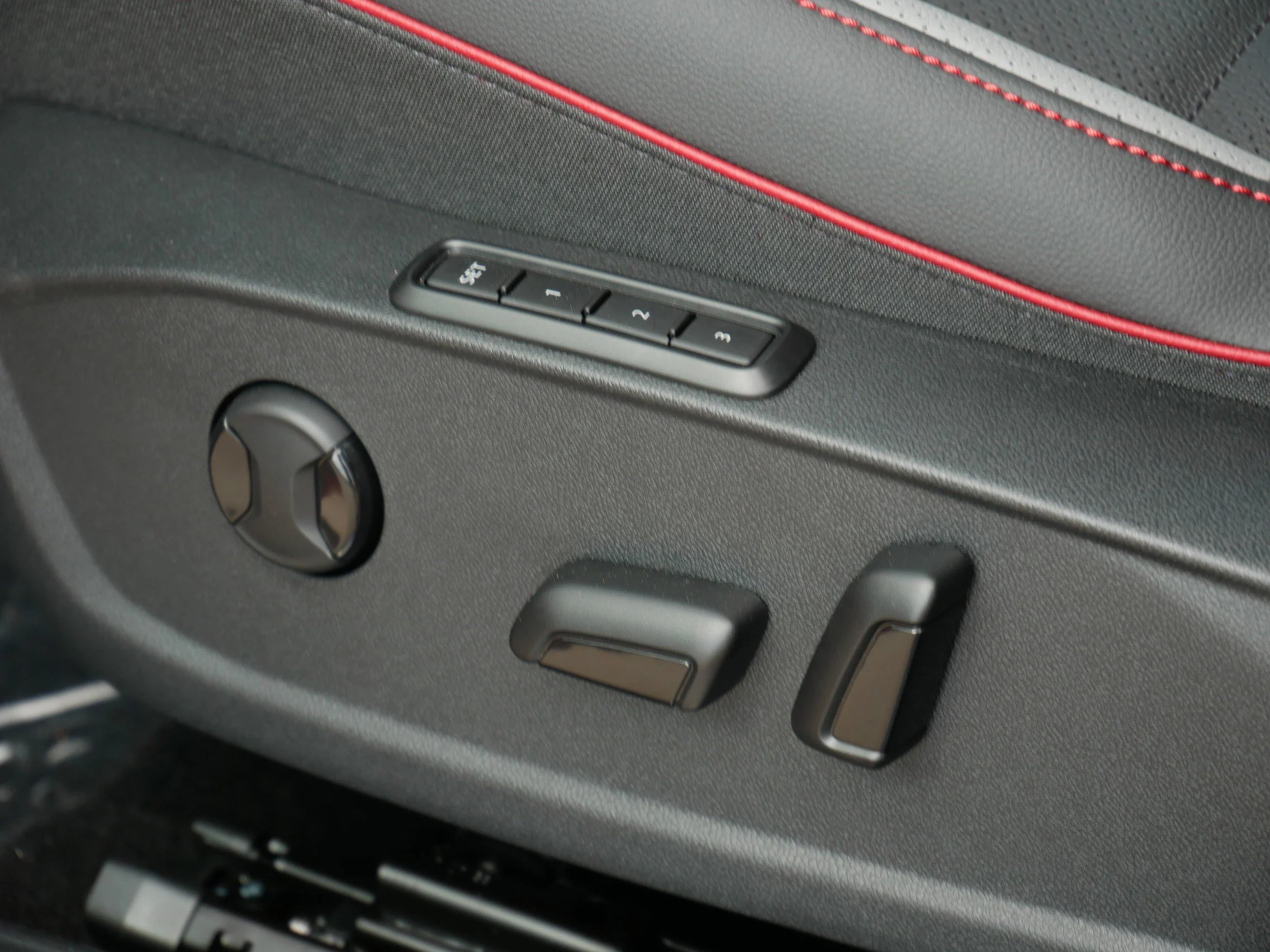 2025 Volkswagen Golf GTI SE - Photo 6