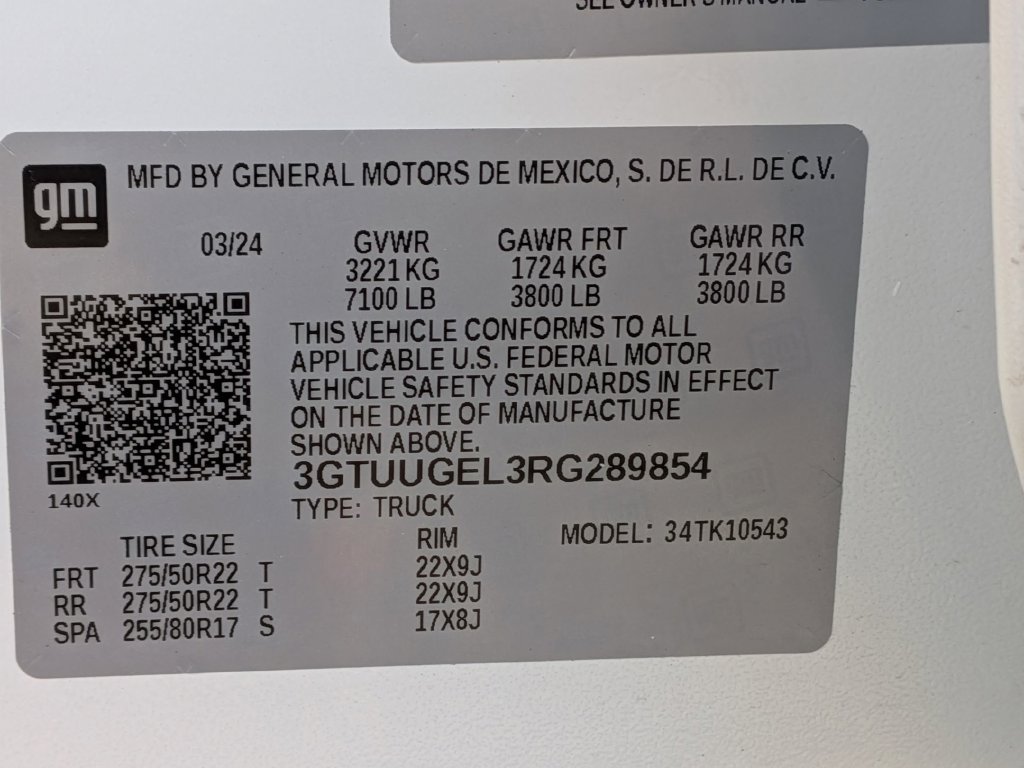 Used 2024 White GMC Denali image 31