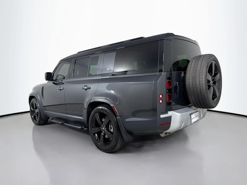 Used 2024 Gray Land Rover S image 7