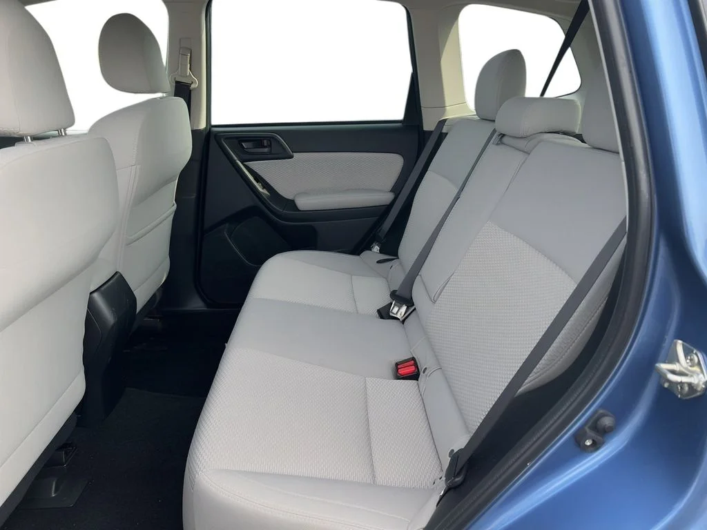 Used 2018 Blue Subaru 2.5i Premium image 7