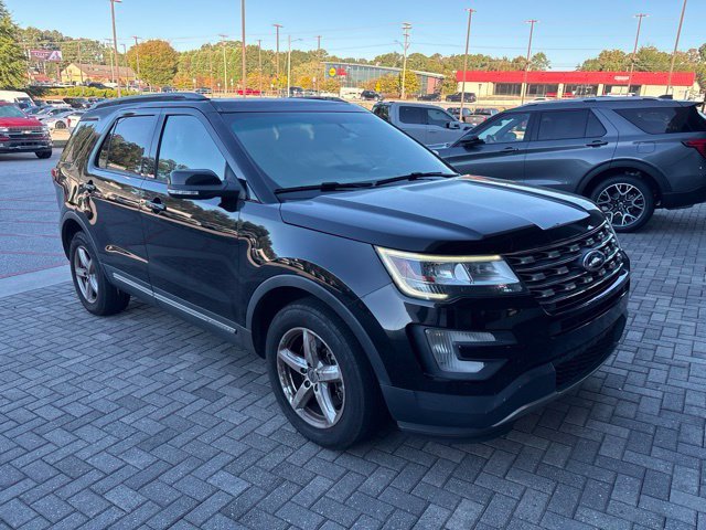 Used 2016 Black Ford XLT image 1