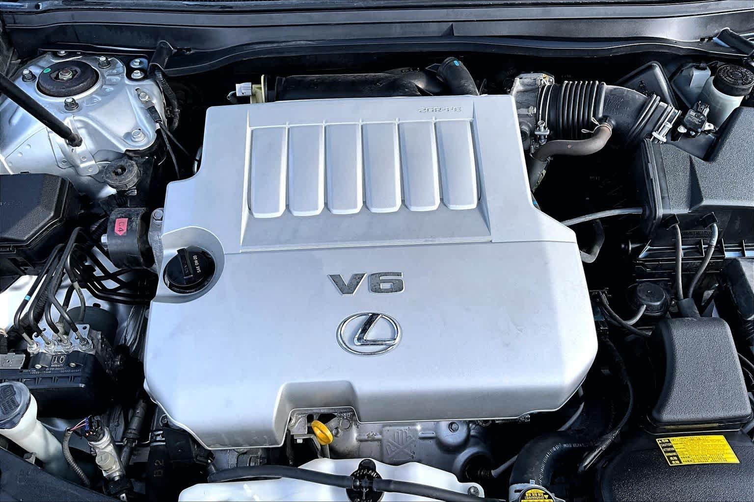 Used 2014 Silver Lining Metallic Lexus  image 33