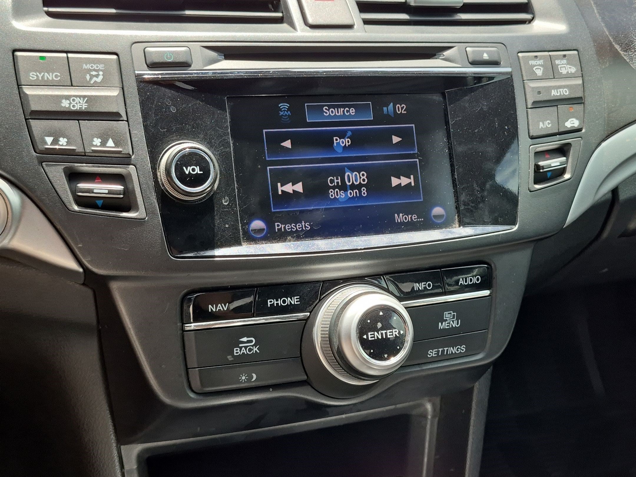 Used 2014 Silver Honda EX-L image 26