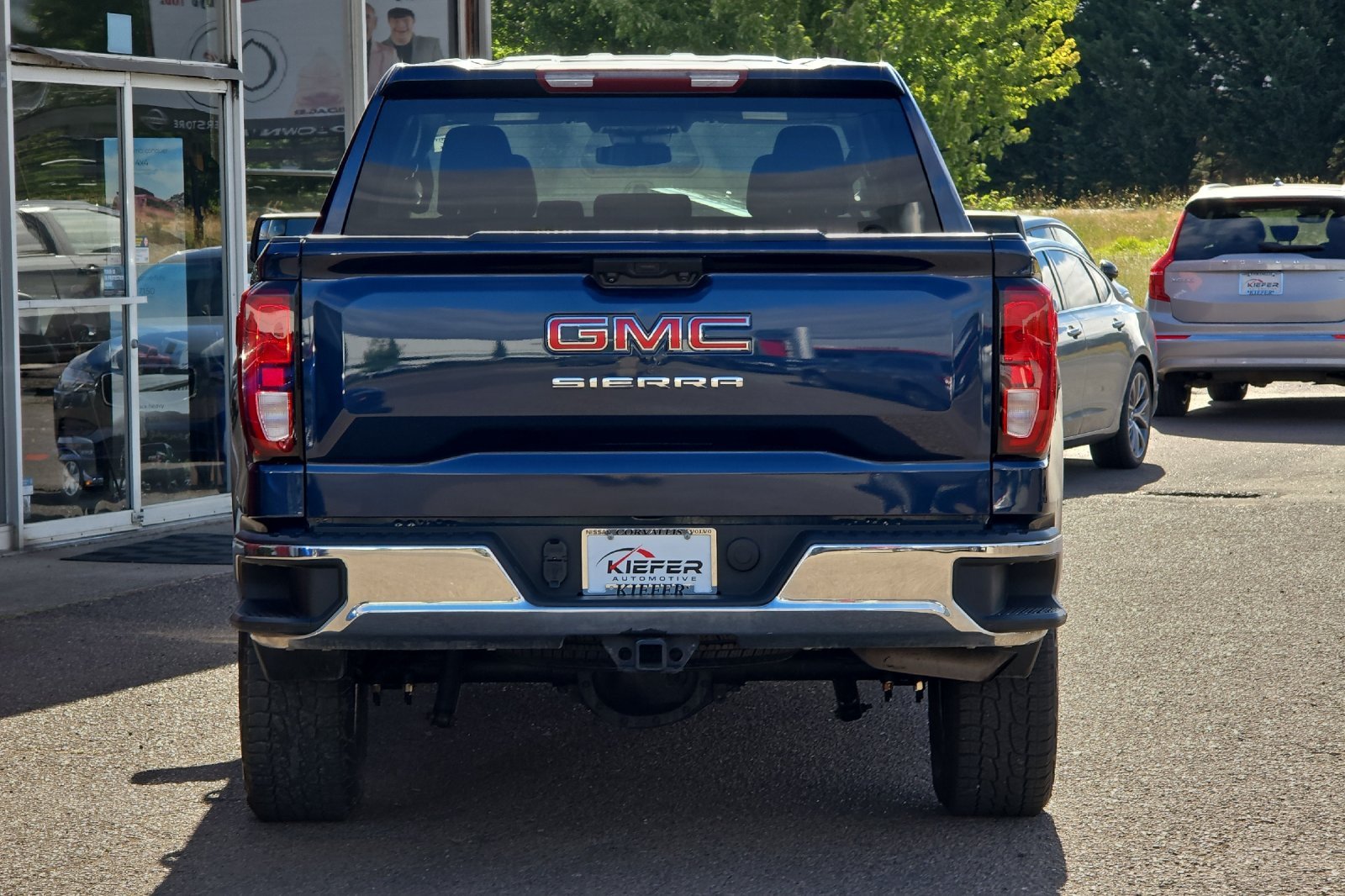 Used 2023  GMC Pro image 5