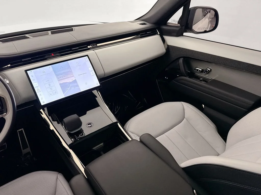 Certified Used 2025 White Land Rover Dynamic SE image 24
