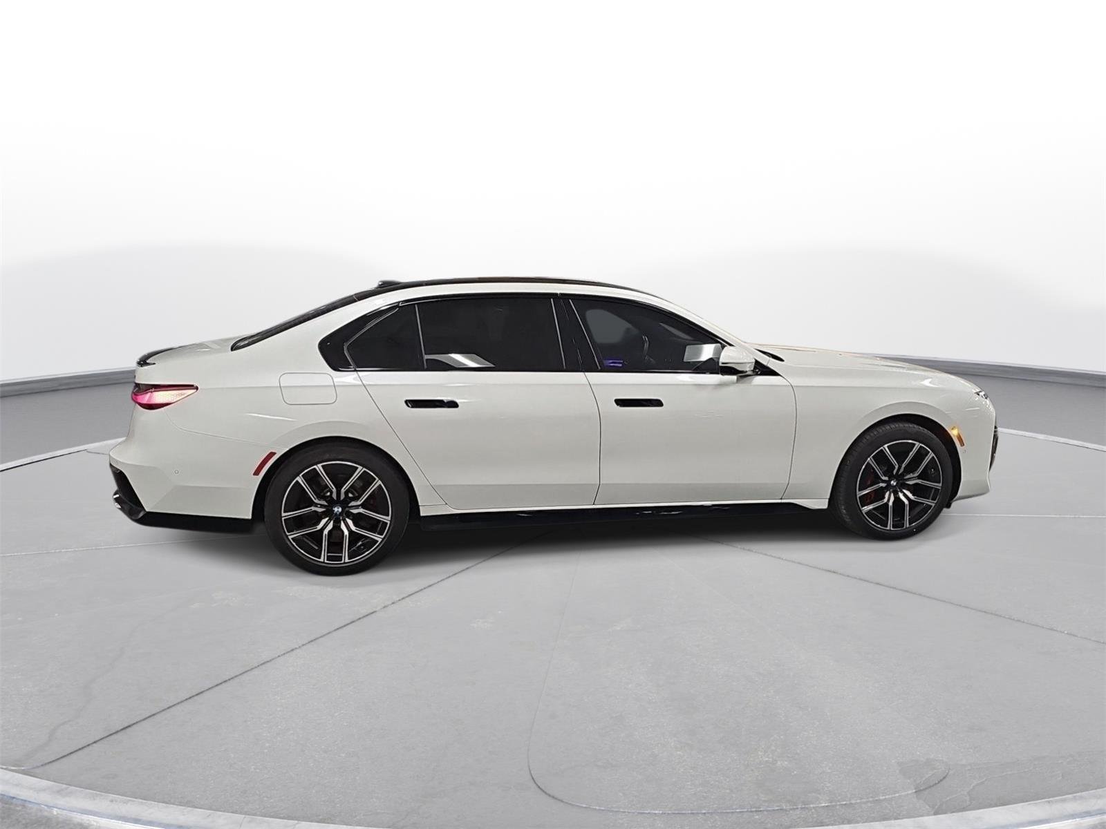 Used 2024 Mineral White BMW 760i xDrive image 5