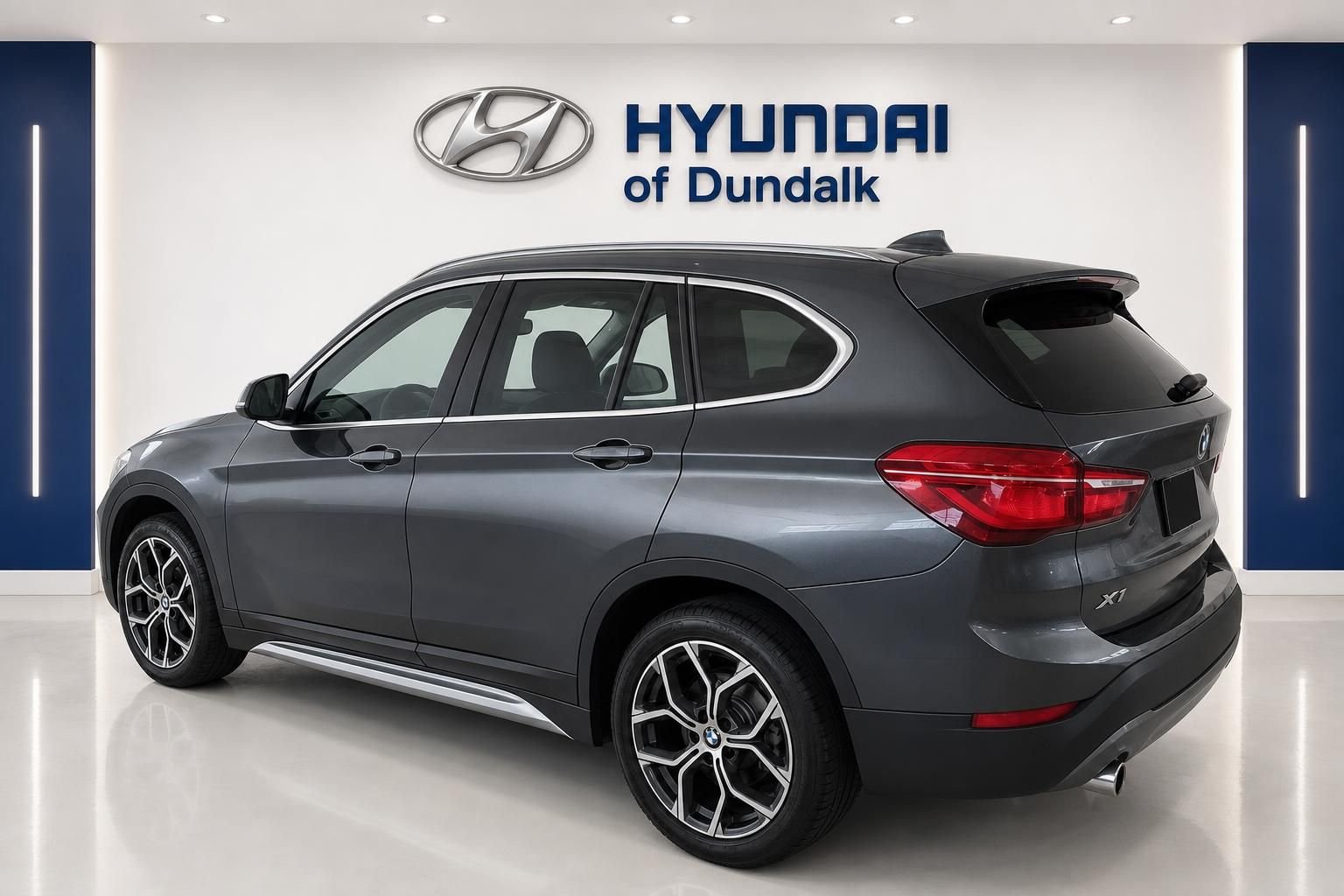 Used 2020 Gray BMW xDrive28i image 2