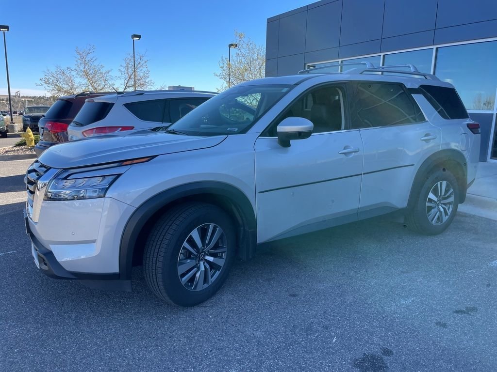 2024 Nissan Pathfinder SL