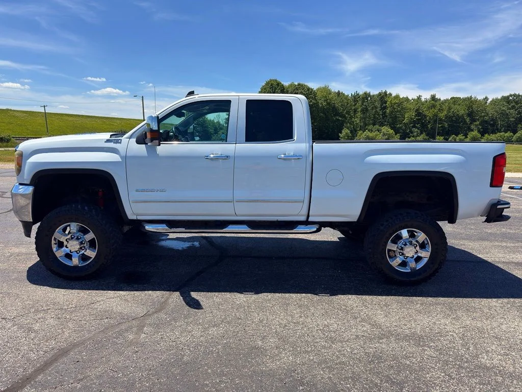 Used 2016 White GMC SLT image 11