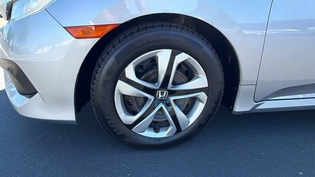 Used 2016 Silver Honda LX image 10