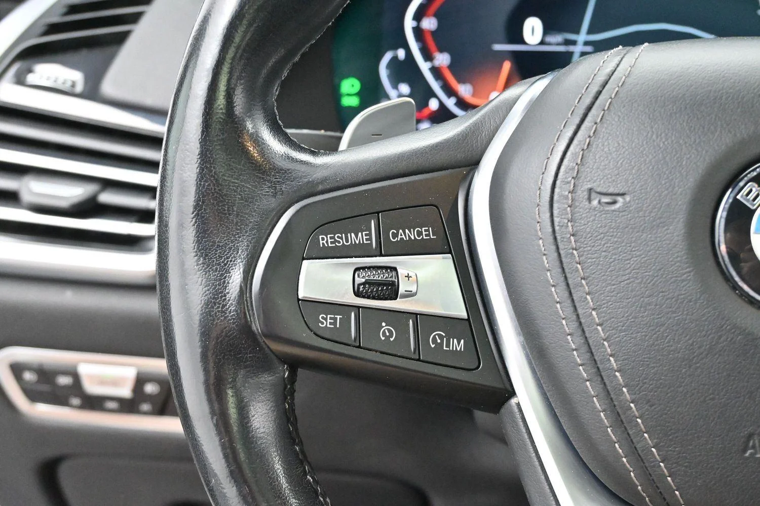 Used 2019 Mineral White Metallic BMW xDrive40i image 19