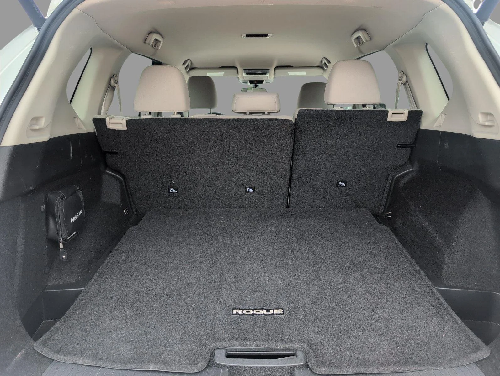 Used 2025 Everest White Pearl Nissan SV image 5
