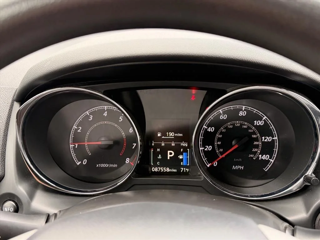 Used 2023 Red Mitsubishi  image 22