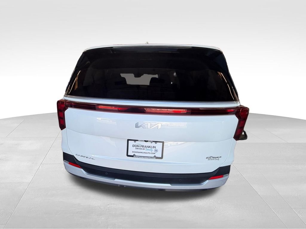 Used 2025 White Kia LXS image 5