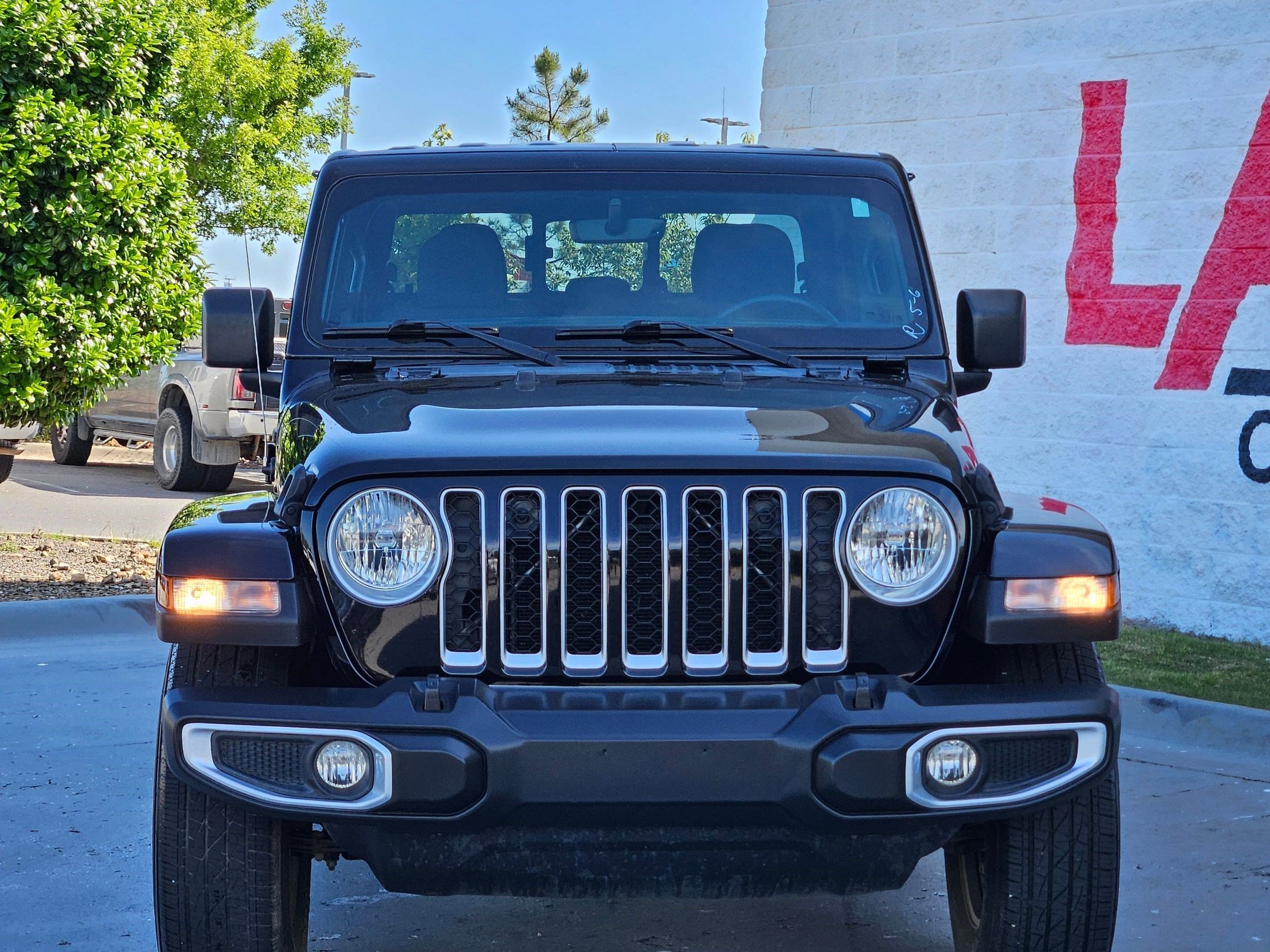 Used 2023 Jeep Gladiator Overland with VIN 1C6HJTFG5PL521236 for sale in Little Rock