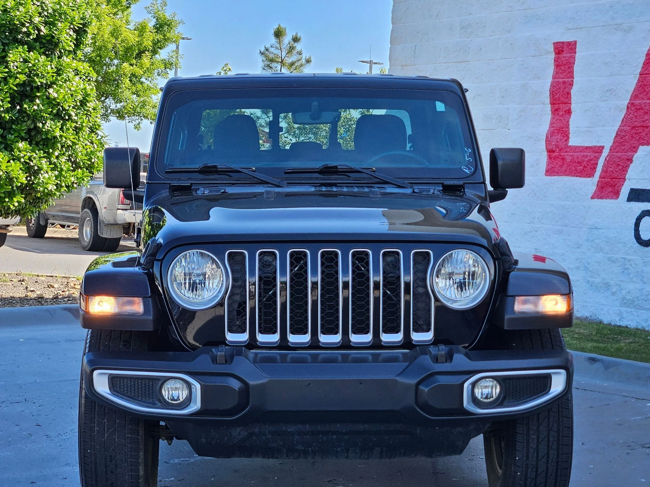 Used 2023 Jeep Gladiator Overland with VIN 1C6HJTFG5PL521236 for sale in Little Rock