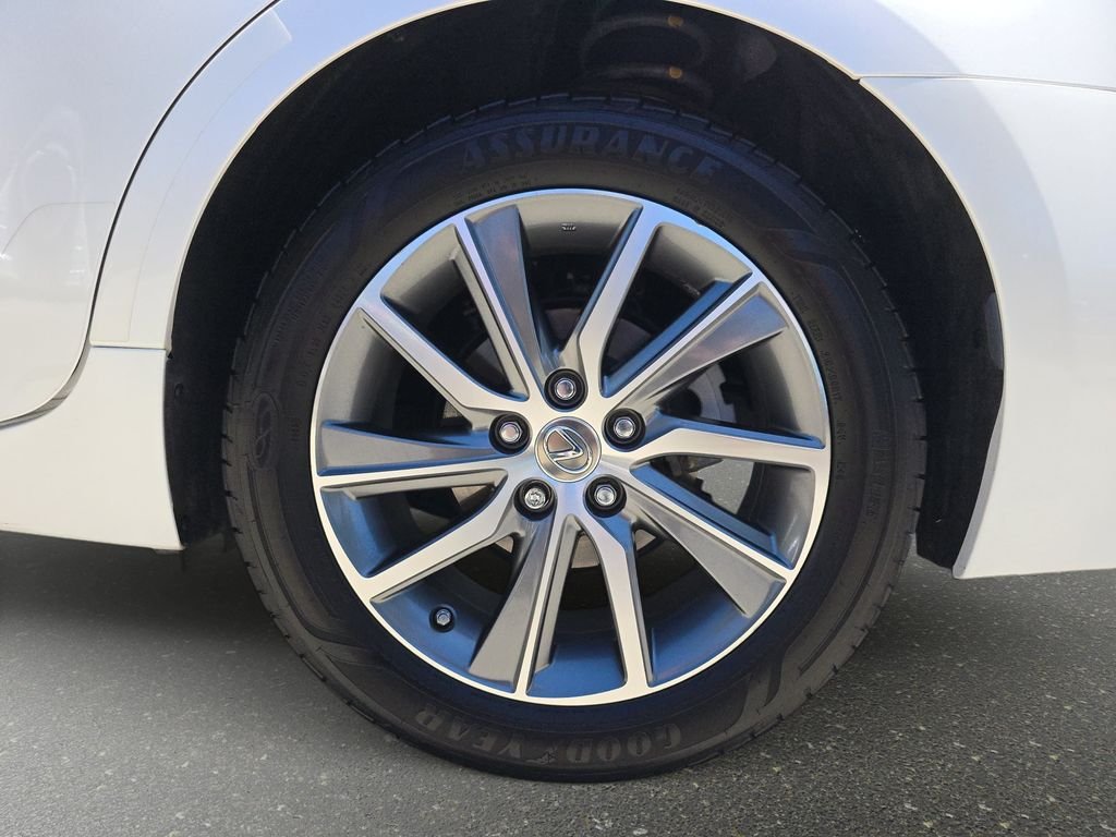 Used 2016 White Lexus 300h image 35