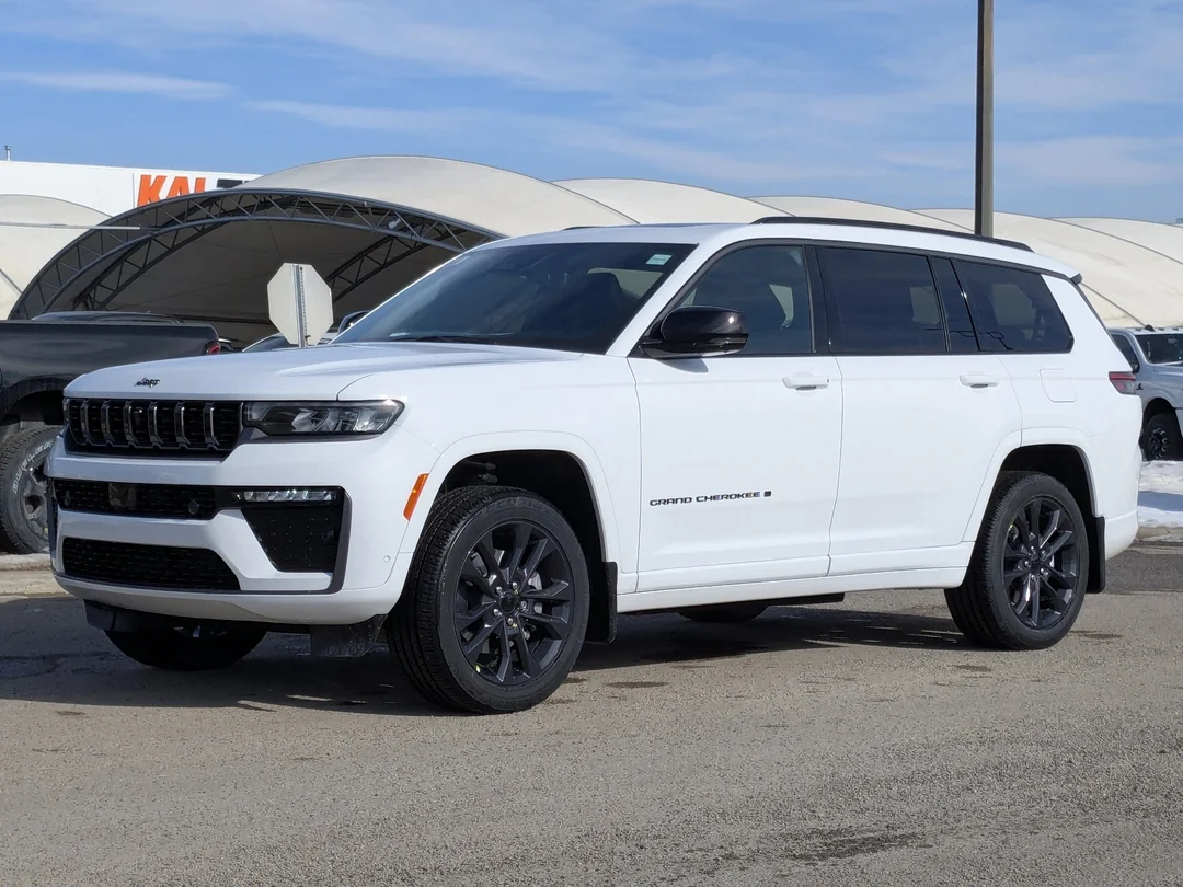 New 2026 White Jeep Limited Reserve - - 4x4 - Pano Sunroof - 6- Passenger Seating - Trailer Tow - Vent Seats & More! image 4