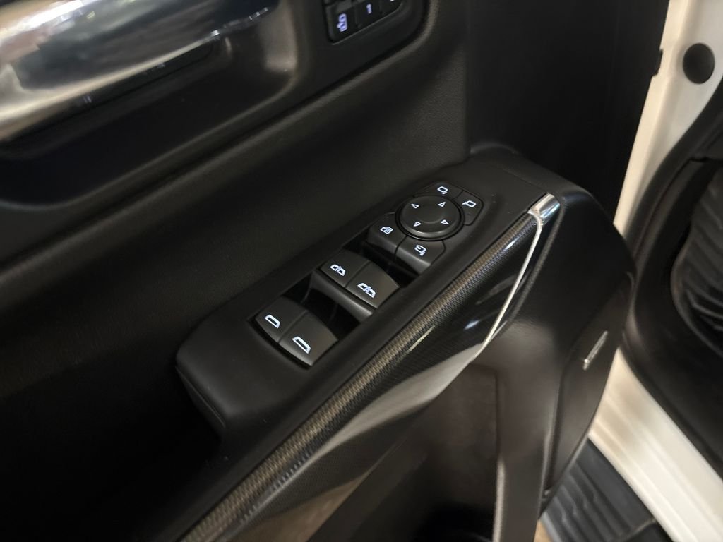 Used 2020 White GMC AT4 image 16