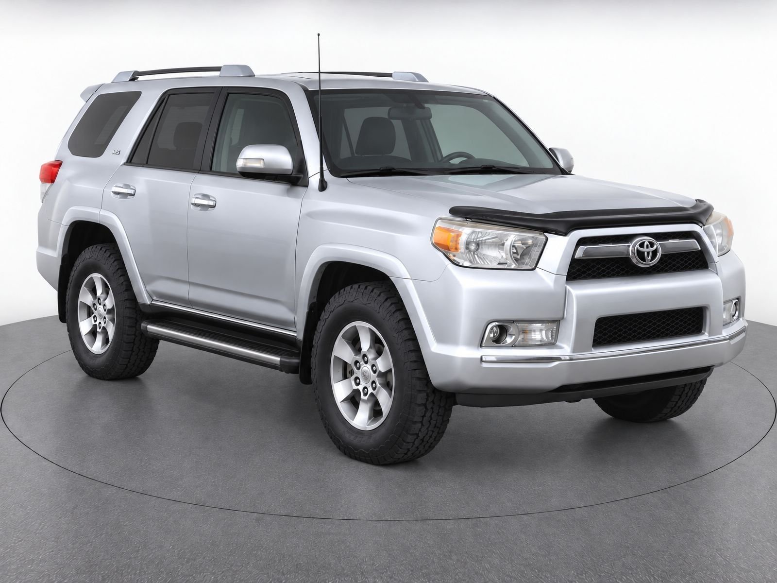 Used 2013 Classic Silver Metallic Toyota SR5 image 2