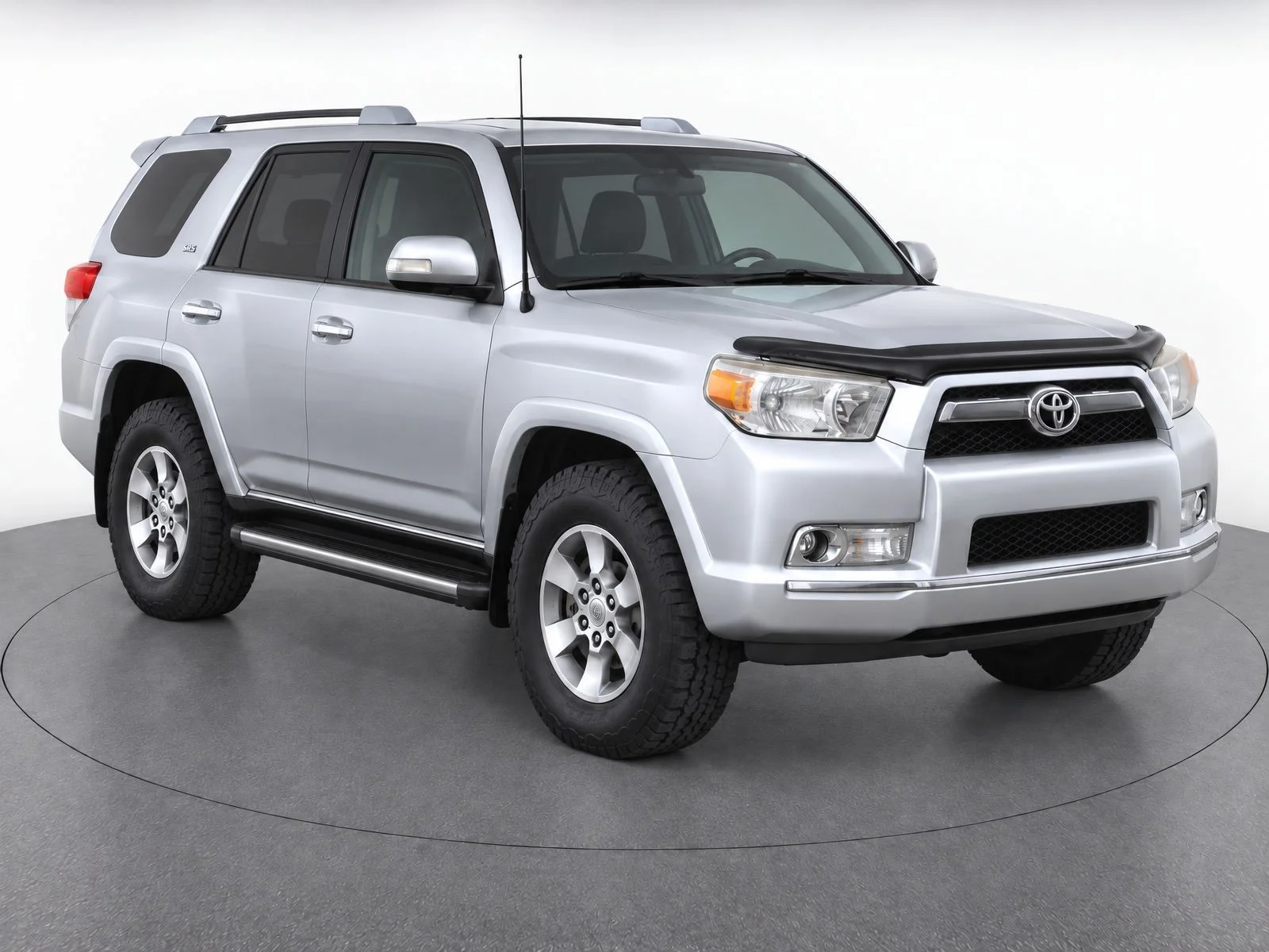 Used 2013 Classic Silver Metallic Toyota SR5 image 2