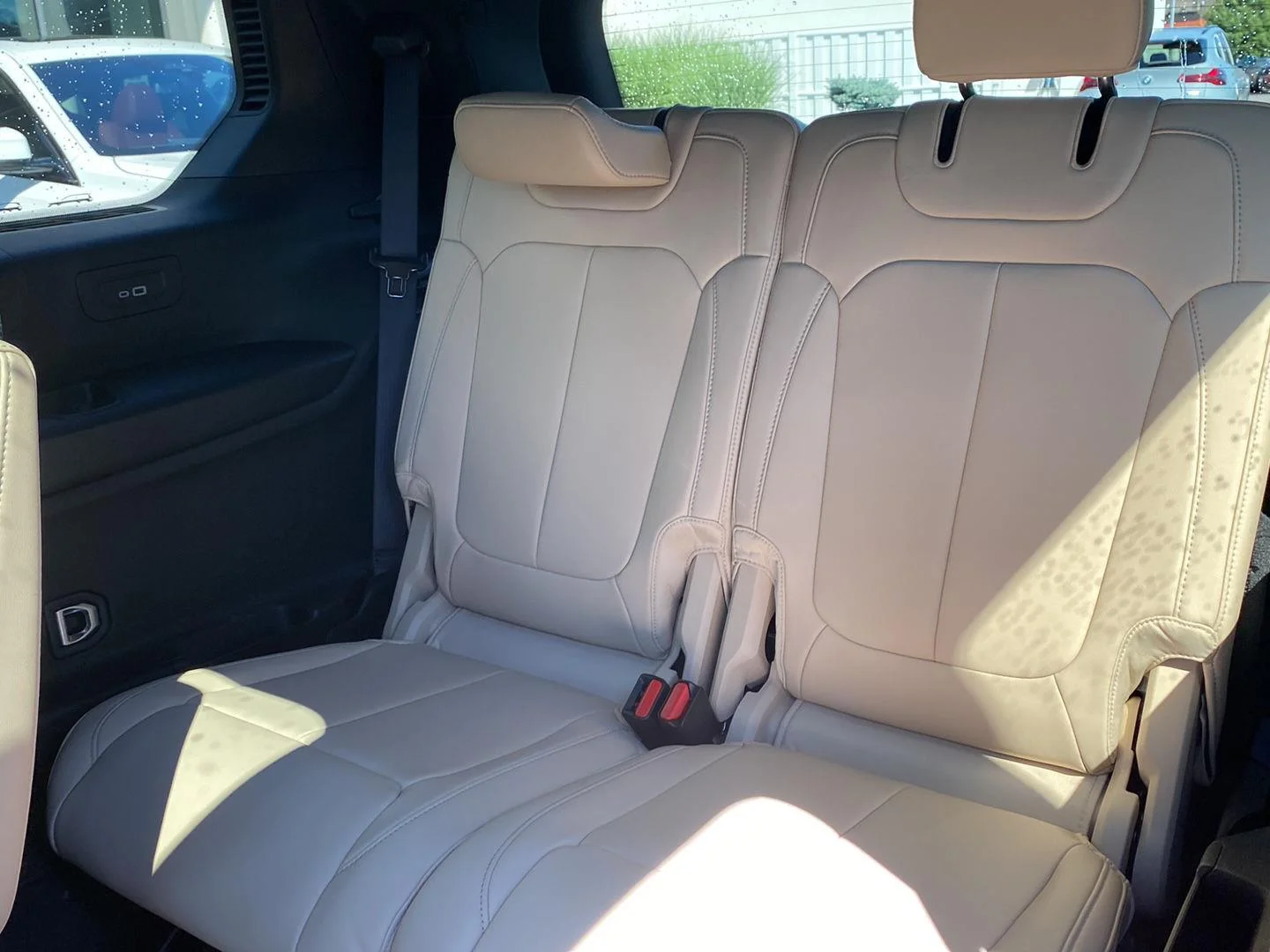 Used 2025 Diamond Black Crystal Pearlcoat Jeep Limited image 14