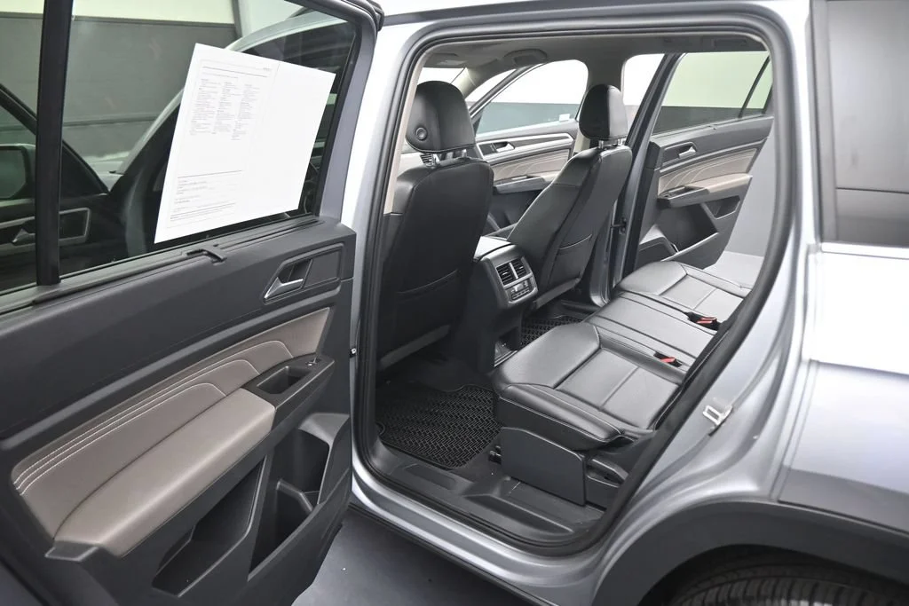 Used 2023 Silver Volkswagen 2.0T SE w/Technology image 39