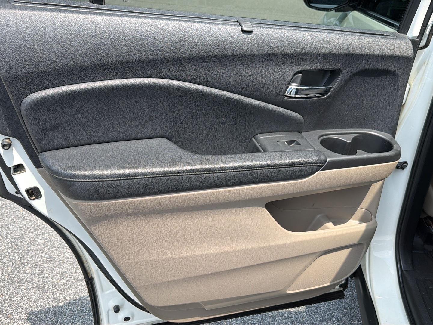Used 2019 White Diamond Pearl Honda Touring w/Rear Captain