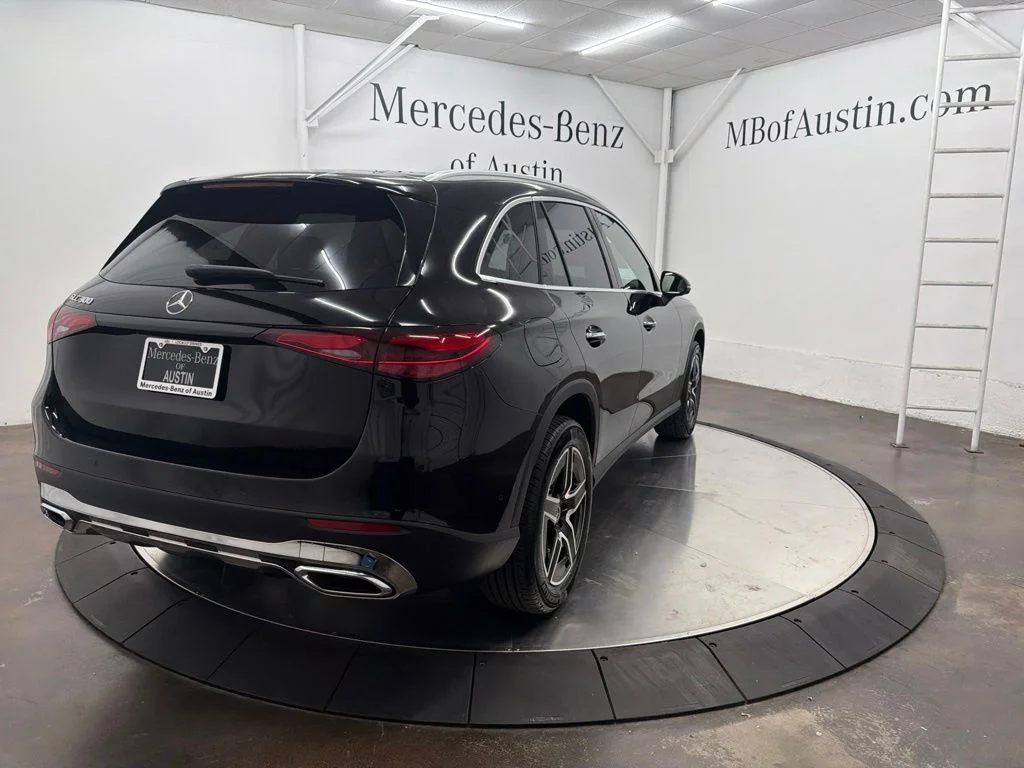 New 2027 Black Mercedes-Benz GLC 300 image 7