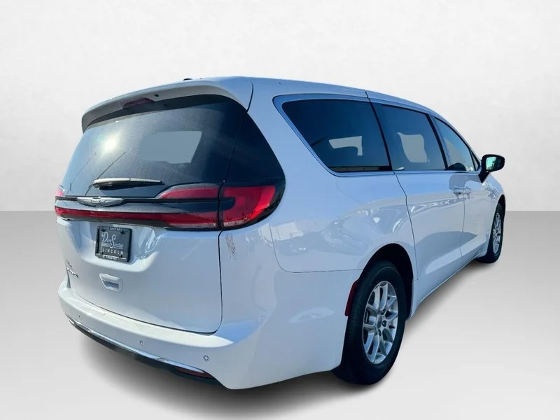 Used 2025 Bright White Clearcoat Chrysler Select FWD image 5