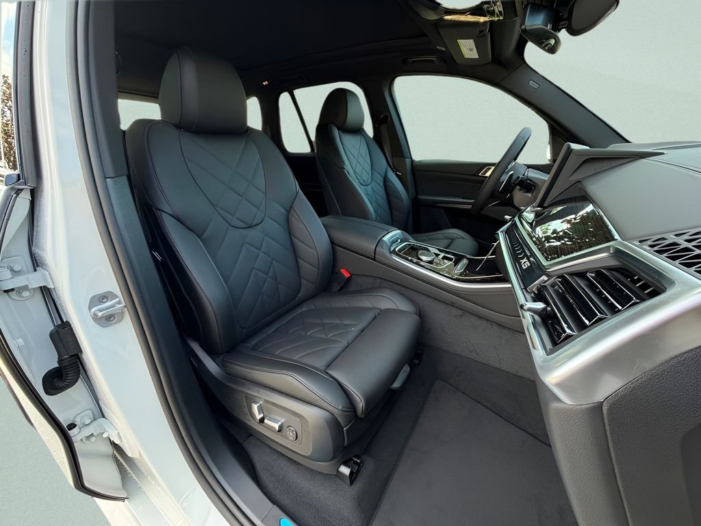 New 2026 Mineral White Metallic BMW xDrive40i image 23