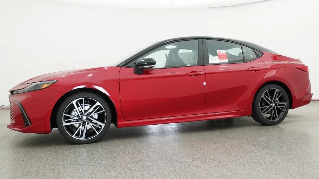 New 2026 Supersonic Red with Midnight Black Metallic roof Toyota XSE image 4
