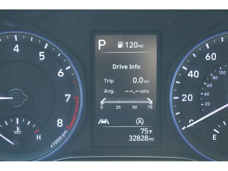 Used 2023 Lunar White Hyundai SEL image 19
