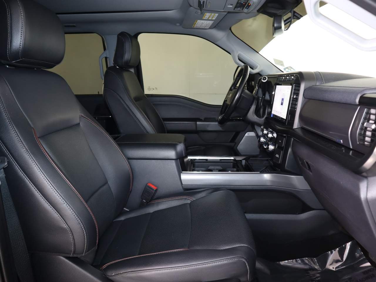 Used 2023 Agate Black Ford Lariat Crew Cab image 17