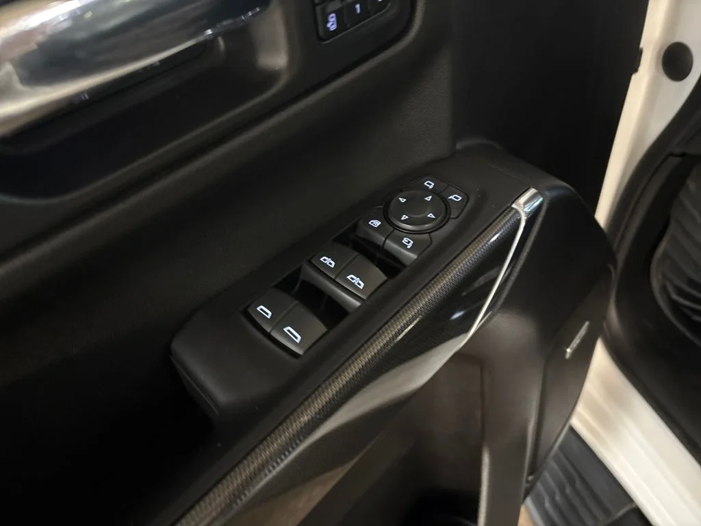 Used 2020 White GMC AT4 image 16