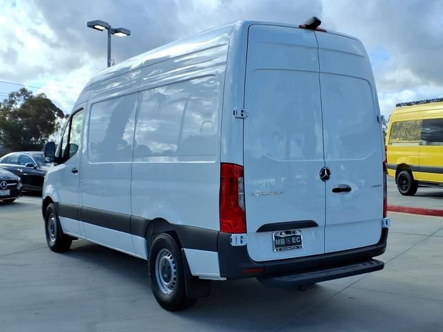 Used 2025 White Mercedes-Benz Cargo 144 WB image 18