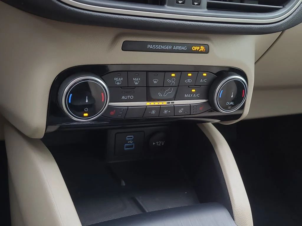 Used 2022 Blue Ford SEL image 28