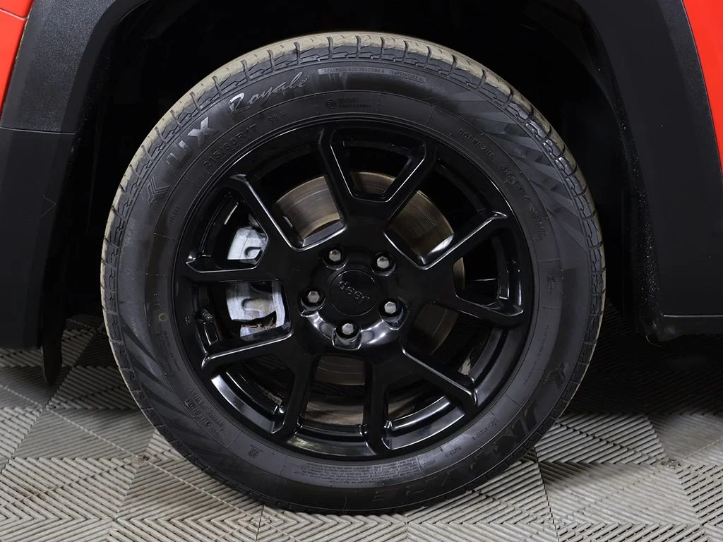 Used 2020 Red Jeep Latitude image 16