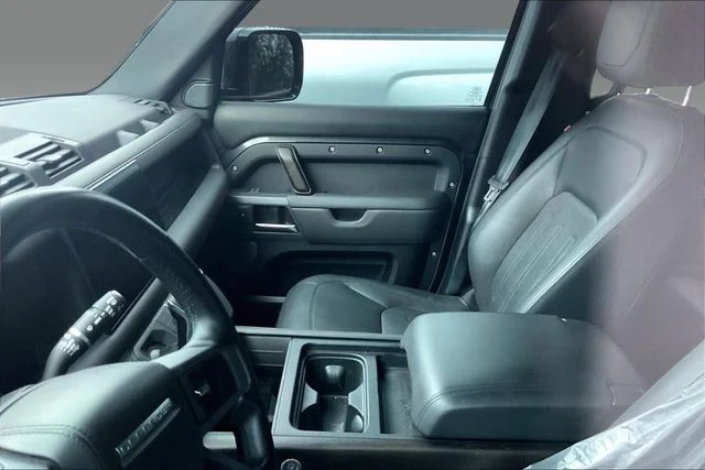 Used 2023  Land Rover X image 6