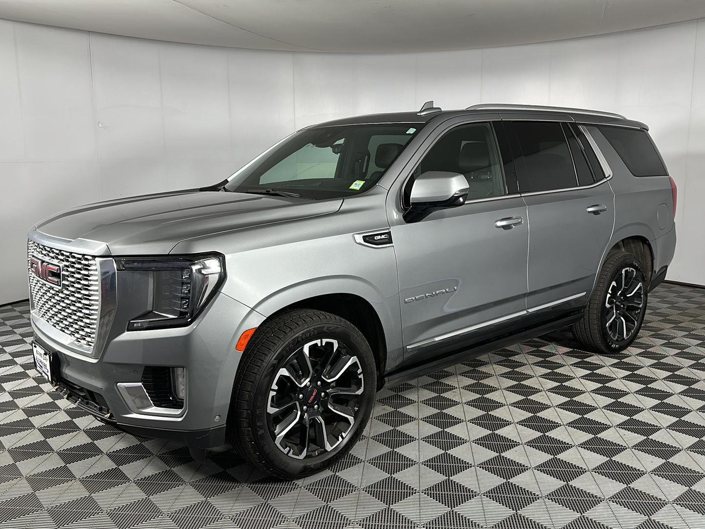 Used 2023 Sterling Metallic GMC Denali image 4