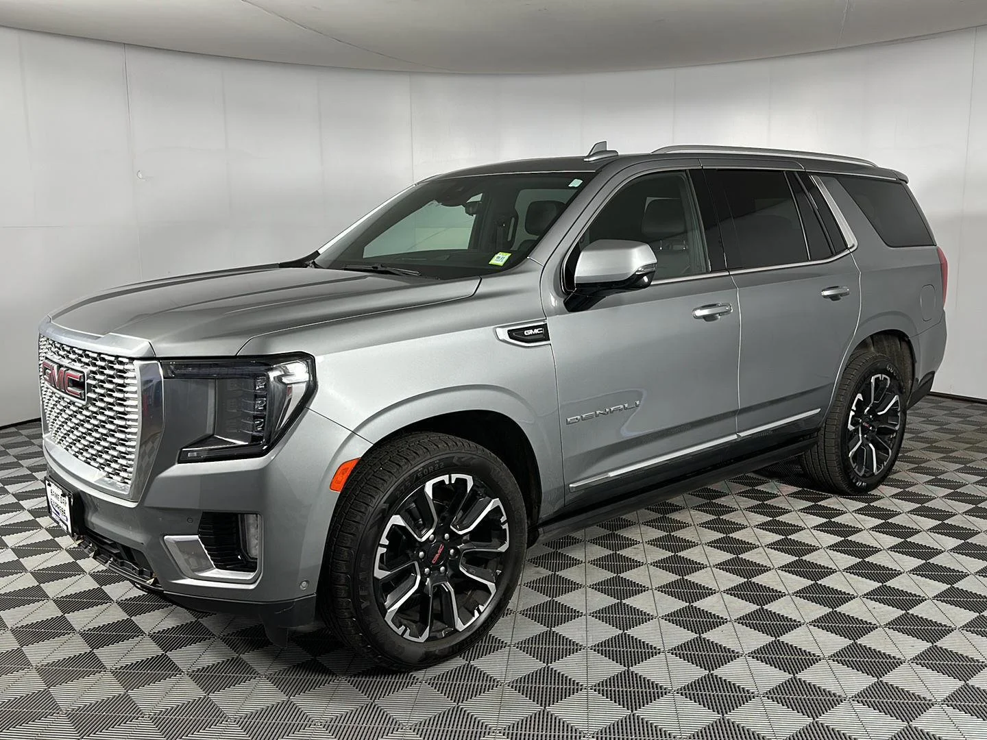 Used 2023 Sterling Metallic GMC Denali image 4