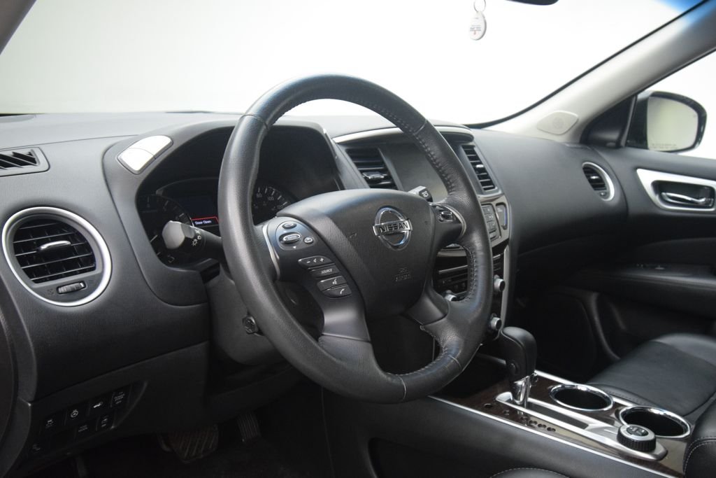 Used 2016 Silver Nissan Platinum image 11
