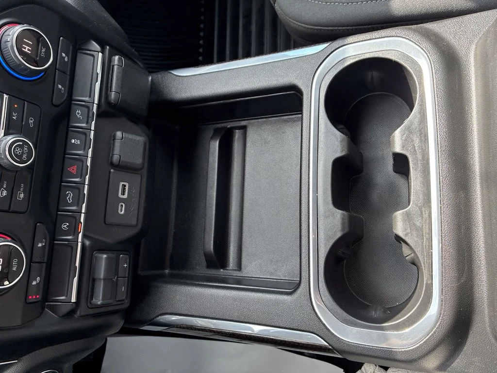 Used 2019 BLACK Chevrolet RST image 18