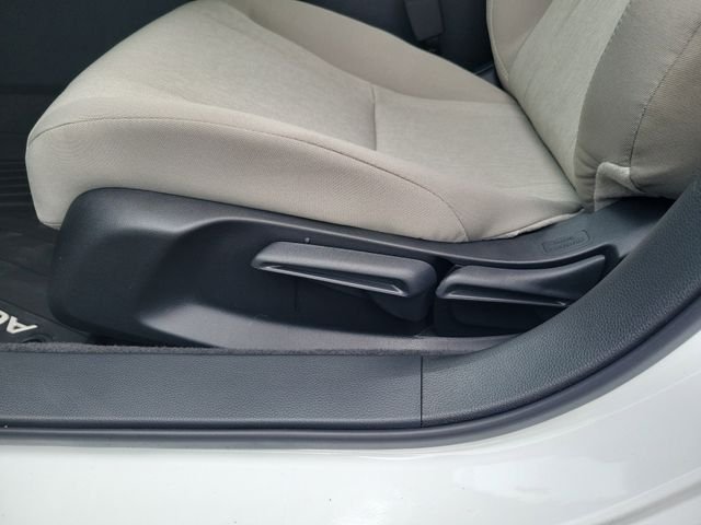 New 2026 Platinum White Pearl Honda LX image 13