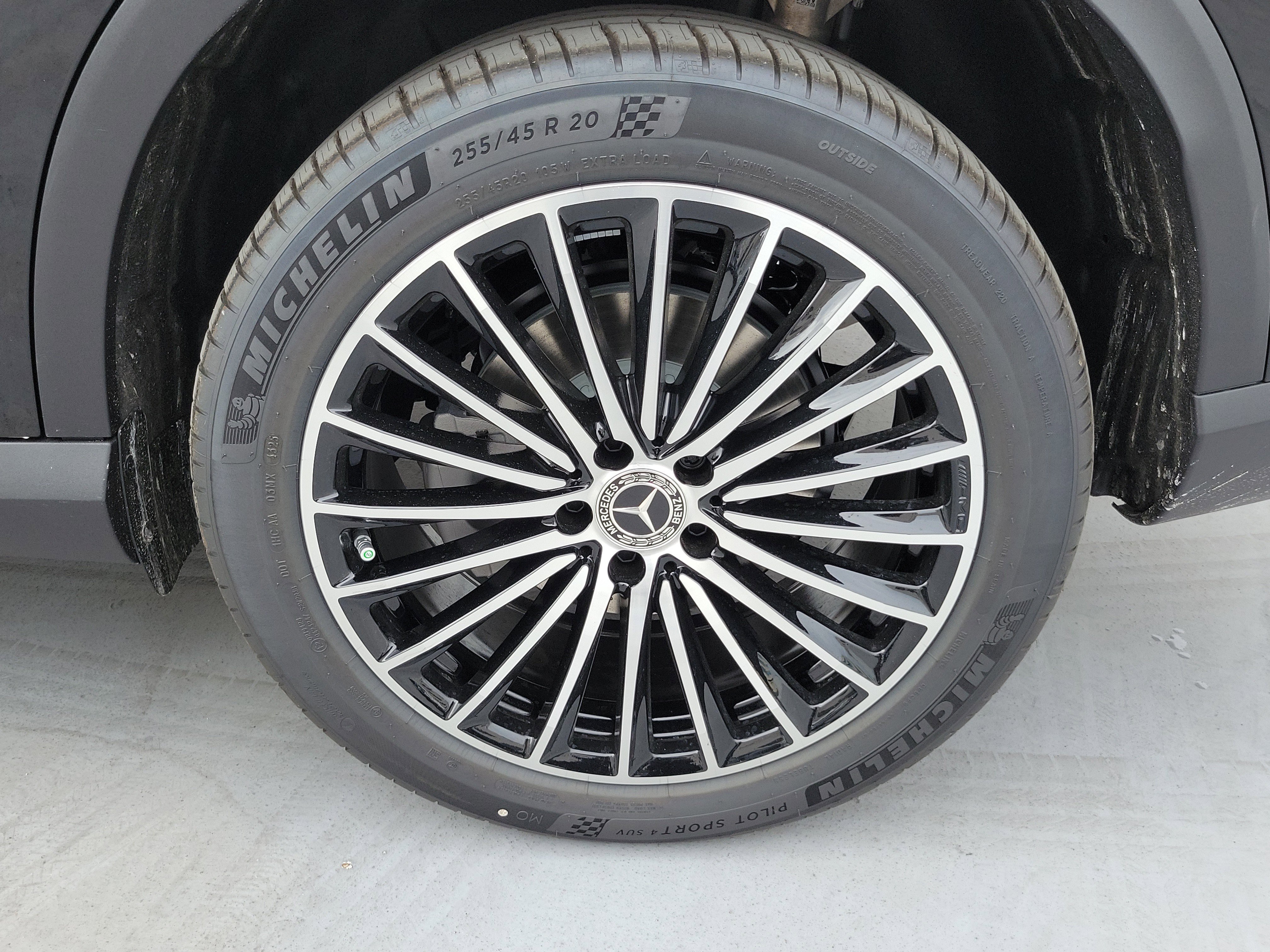 New 2026 Black Mercedes-Benz GLC 300 image 8