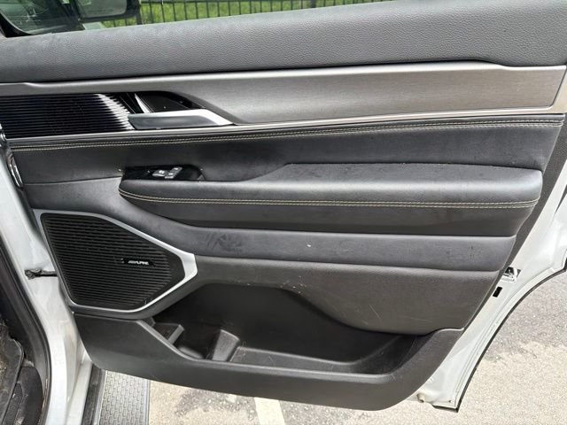 Used 2025 Silver Jeep Base image 22