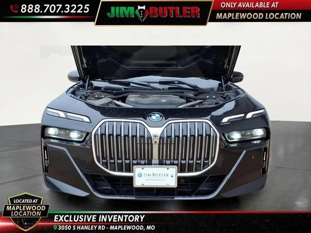 Used 2025  BMW 740i xDrive image 26