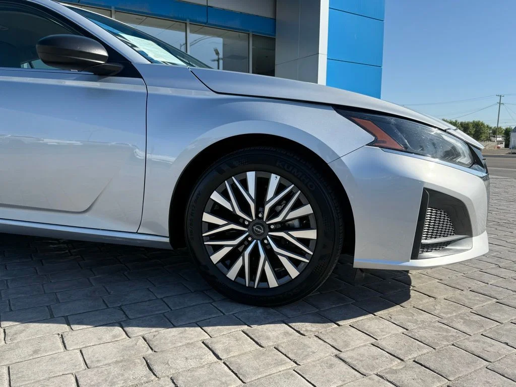 Used 2024 Silver Nissan 2.5 SV image 5