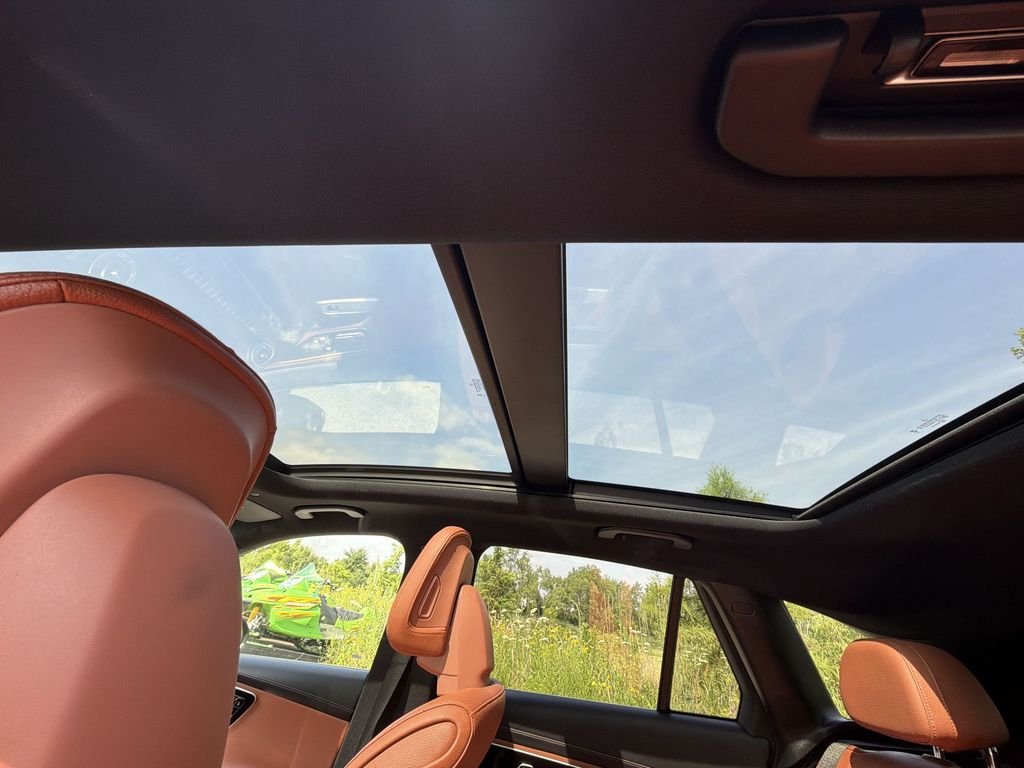 Used 2023  Mercedes-Benz GLC 300 image 16